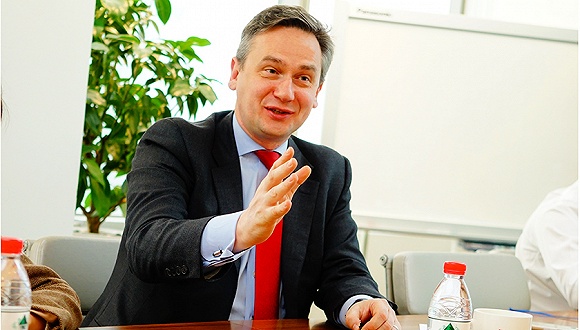 力拓CEO：对明年矿业市场保持谨慎乐观