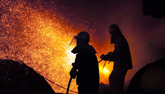 三至五年内钢铁行业负债率降至60%以下